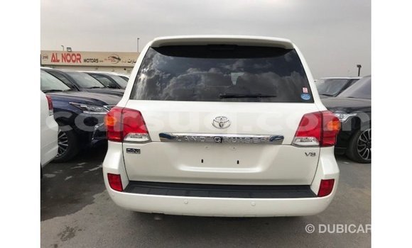 Acheter Import Voiture Toyota Land Cruiser Blanc à Import - Dubai, Barh el Gazel Acheter Import Voiture Toyota Land Cruiser Blanc à Import - Dubai, Barh el Gazel