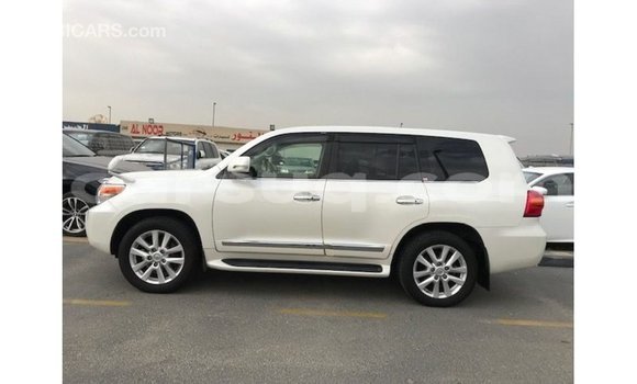 Acheter Import Voiture Toyota Land Cruiser Blanc à Import - Dubai, Barh el Gazel Acheter Import Voiture Toyota Land Cruiser Blanc à Import - Dubai, Barh el Gazel