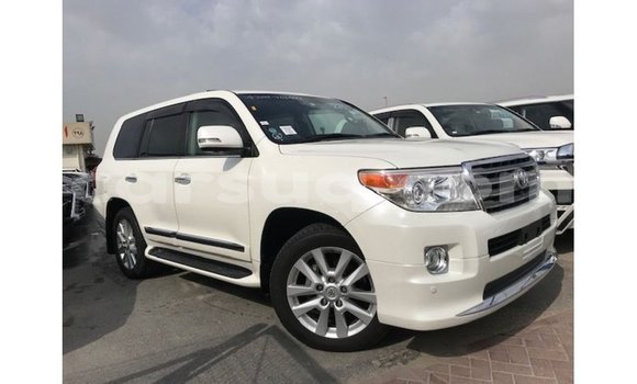 Acheter Import Voiture Toyota Land Cruiser Blanc à Import - Dubai, Barh el Gazel Acheter Import Voiture Toyota Land Cruiser Blanc à Import - Dubai, Barh el Gazel