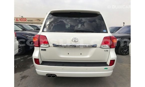 Acheter Import Voiture Toyota Land Cruiser Blanc à Import - Dubai, Barh el Gazel Acheter Import Voiture Toyota Land Cruiser Blanc à Import - Dubai, Barh el Gazel
