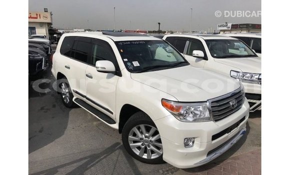 Acheter Import Voiture Toyota Land Cruiser Blanc à Import - Dubai, Barh el Gazel Acheter Import Voiture Toyota Land Cruiser Blanc à Import - Dubai, Barh el Gazel