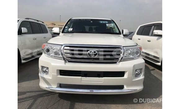 Acheter Import Voiture Toyota Land Cruiser Blanc à Import - Dubai, Barh el Gazel Acheter Import Voiture Toyota Land Cruiser Blanc à Import - Dubai, Barh el Gazel