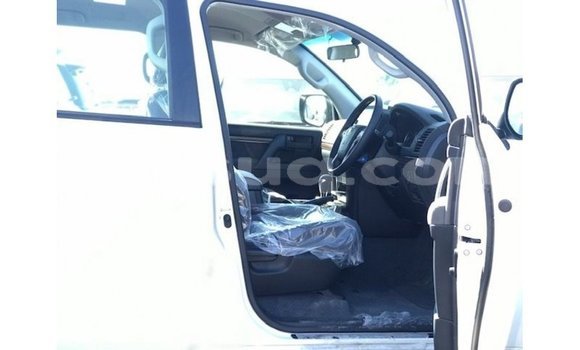Acheter Import Voiture Toyota Land Cruiser Blanc à Import - Dubai, Barh el Gazel Acheter Import Voiture Toyota Land Cruiser Blanc à Import - Dubai, Barh el Gazel