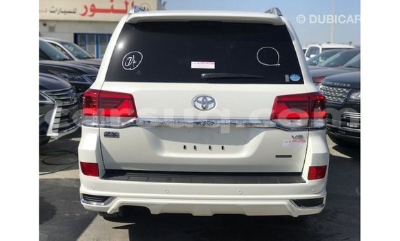 Acheter Import Voiture Toyota Land Cruiser Blanc à Import - Dubai, Barh el Gazel Acheter Import Voiture Toyota Land Cruiser Blanc à Import - Dubai, Barh el Gazel
