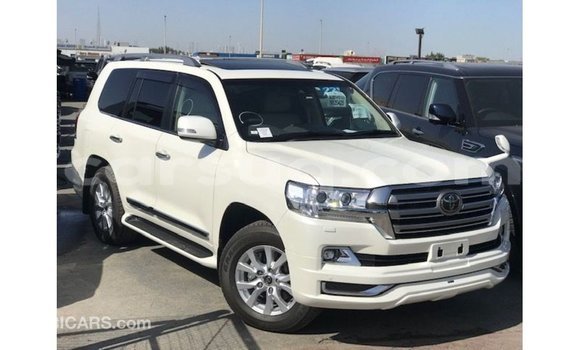 Acheter Import Voiture Toyota Land Cruiser Blanc à Import - Dubai, Barh el Gazel Acheter Import Voiture Toyota Land Cruiser Blanc à Import - Dubai, Barh el Gazel