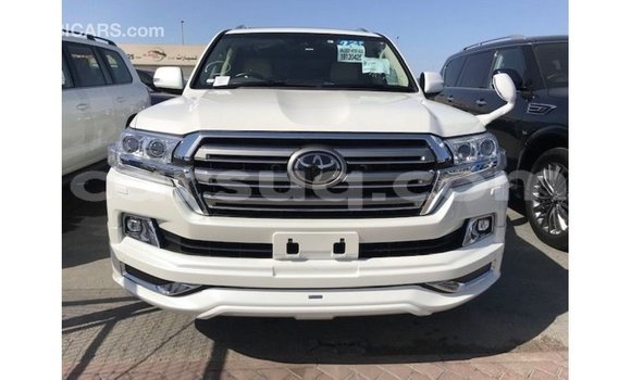 Acheter Import Voiture Toyota Land Cruiser Blanc à Import - Dubai, Barh el Gazel Acheter Import Voiture Toyota Land Cruiser Blanc à Import - Dubai, Barh el Gazel