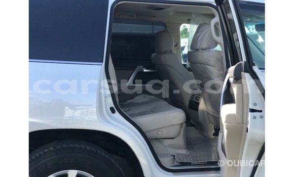 Acheter Import Voiture Toyota Land Cruiser Blanc à Import - Dubai, Barh el Gazel Acheter Import Voiture Toyota Land Cruiser Blanc à Import - Dubai, Barh el Gazel