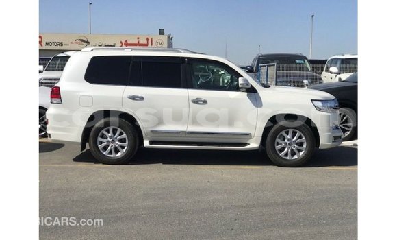 Acheter Import Voiture Toyota Land Cruiser Blanc à Import - Dubai, Barh el Gazel Acheter Import Voiture Toyota Land Cruiser Blanc à Import - Dubai, Barh el Gazel