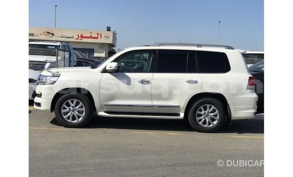 Acheter Import Voiture Toyota Land Cruiser Blanc à Import - Dubai, Barh el Gazel Acheter Import Voiture Toyota Land Cruiser Blanc à Import - Dubai, Barh el Gazel