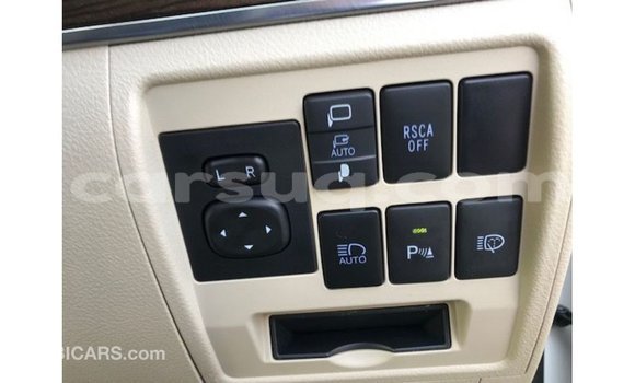 Acheter Import Voiture Toyota Land Cruiser Blanc à Import - Dubai, Barh el Gazel Acheter Import Voiture Toyota Land Cruiser Blanc à Import - Dubai, Barh el Gazel
