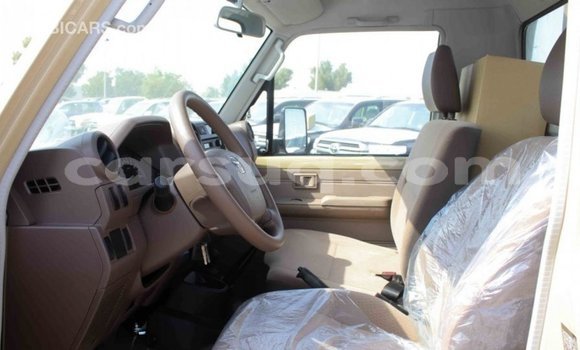 Buy Import Toyota Land Cruiser Beige Car in Import - Dubai in Barh el Gazel Buy Import Toyota Land Cruiser Beige Car in Import - Dubai in Barh el Gazel