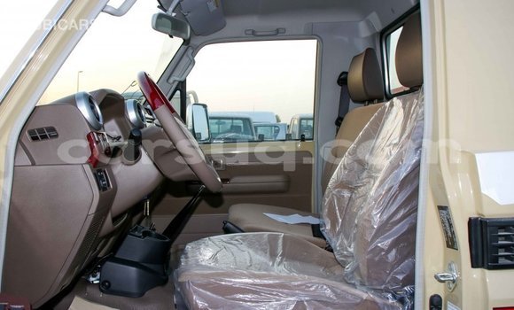 Buy Import Toyota Land Cruiser Beige Car in Import - Dubai in Barh el Gazel Buy Import Toyota Land Cruiser Beige Car in Import - Dubai in Barh el Gazel
