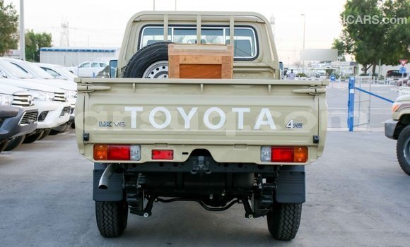Buy Import Toyota Land Cruiser Beige Car in Import - Dubai in Barh el Gazel Buy Import Toyota Land Cruiser Beige Car in Import - Dubai in Barh el Gazel
