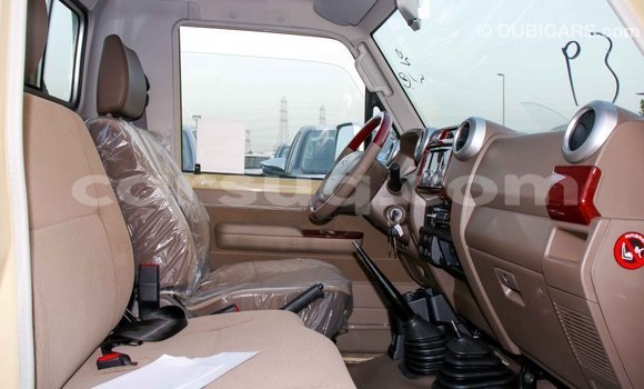 Acheter Import Voiture Toyota Land Cruiser Beige à Import - Dubai, Barh el Gazel Acheter Import Voiture Toyota Land Cruiser Beige à Import - Dubai, Barh el Gazel