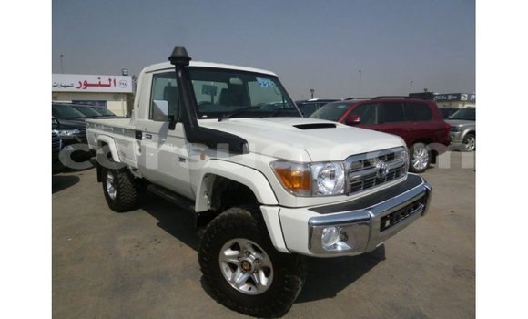 Acheter Import Voiture Toyota Land Cruiser Blanc à Import - Dubai, Barh el Gazel Acheter Import Voiture Toyota Land Cruiser Blanc à Import - Dubai, Barh el Gazel