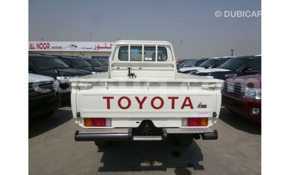 Acheter Import Voiture Toyota Land Cruiser Blanc à Import - Dubai, Barh el Gazel Acheter Import Voiture Toyota Land Cruiser Blanc à Import - Dubai, Barh el Gazel