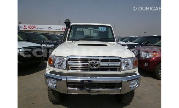 Acheter Import Voiture Toyota Land Cruiser Blanc à Import - Dubai, Barh el Gazel Acheter Import Voiture Toyota Land Cruiser Blanc à Import - Dubai, Barh el Gazel