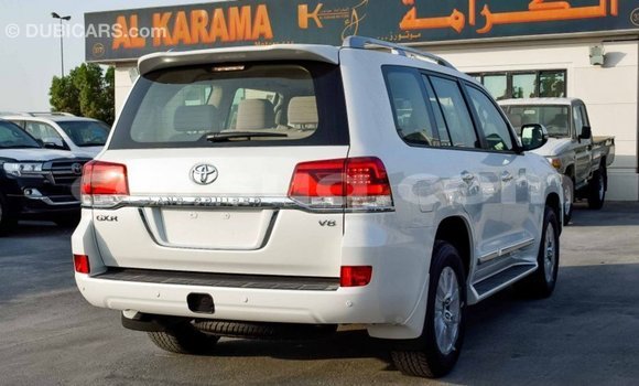 Buy Import Toyota Land Cruiser White Car in Import - Dubai in Barh el Gazel Buy Import Toyota Land Cruiser White Car in Import - Dubai in Barh el Gazel