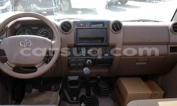 Acheter Import Voiture Toyota Land Cruiser Beige à Import - Dubai, Barh el Gazel Acheter Import Voiture Toyota Land Cruiser Beige à Import - Dubai, Barh el Gazel