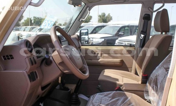 Acheter Import Voiture Toyota Land Cruiser Beige à Import - Dubai, Barh el Gazel Acheter Import Voiture Toyota Land Cruiser Beige à Import - Dubai, Barh el Gazel