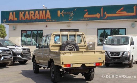 Acheter Import Voiture Toyota Land Cruiser Beige à Import - Dubai, Barh el Gazel Acheter Import Voiture Toyota Land Cruiser Beige à Import - Dubai, Barh el Gazel