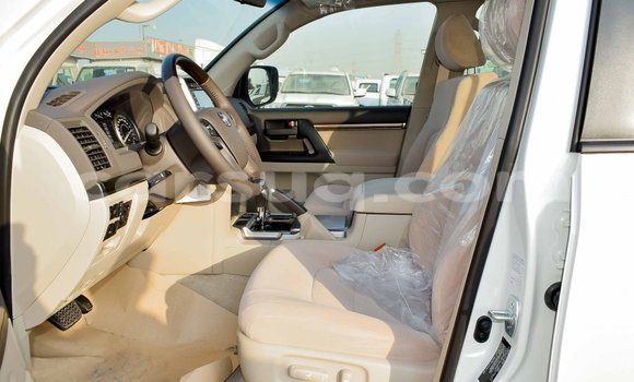 Buy Import Toyota Land Cruiser White Car in Import - Dubai in Barh el Gazel Buy Import Toyota Land Cruiser White Car in Import - Dubai in Barh el Gazel