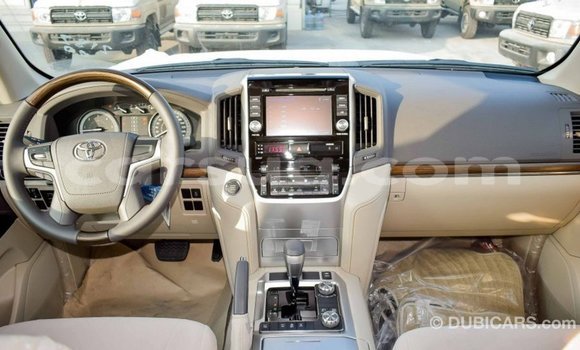 Acheter Import Voiture Toyota Land Cruiser Blanc à Import - Dubai, Barh el Gazel Acheter Import Voiture Toyota Land Cruiser Blanc à Import - Dubai, Barh el Gazel