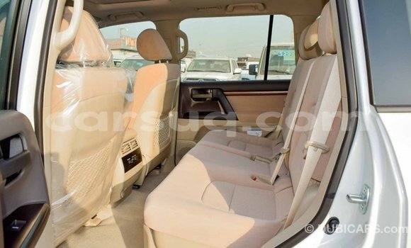 Acheter Import Voiture Toyota Land Cruiser Blanc à Import - Dubai, Barh el Gazel Acheter Import Voiture Toyota Land Cruiser Blanc à Import - Dubai, Barh el Gazel