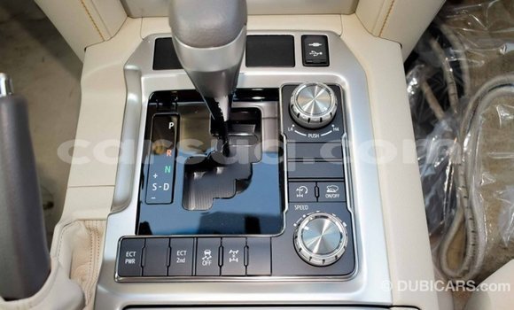 Acheter Import Voiture Toyota Land Cruiser Blanc à Import - Dubai, Barh el Gazel Acheter Import Voiture Toyota Land Cruiser Blanc à Import - Dubai, Barh el Gazel