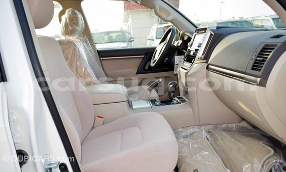 Acheter Import Voiture Toyota Land Cruiser Blanc à Import - Dubai, Barh el Gazel Acheter Import Voiture Toyota Land Cruiser Blanc à Import - Dubai, Barh el Gazel