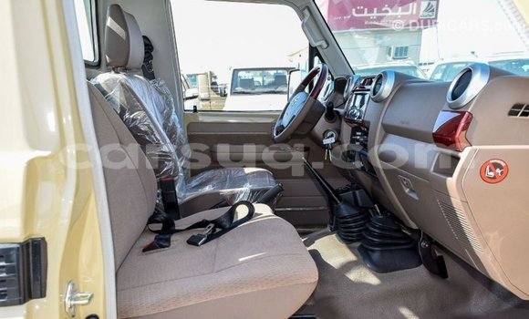 Acheter Import Voiture Toyota Land Cruiser Beige à Import - Dubai, Barh el Gazel Acheter Import Voiture Toyota Land Cruiser Beige à Import - Dubai, Barh el Gazel