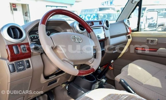Acheter Import Voiture Toyota Land Cruiser Beige à Import - Dubai, Barh el Gazel Acheter Import Voiture Toyota Land Cruiser Beige à Import - Dubai, Barh el Gazel
