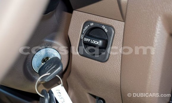 Acheter Import Voiture Toyota Land Cruiser Beige à Import - Dubai, Barh el Gazel Acheter Import Voiture Toyota Land Cruiser Beige à Import - Dubai, Barh el Gazel