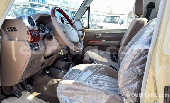 Acheter Import Voiture Toyota Land Cruiser Beige à Import - Dubai, Barh el Gazel Acheter Import Voiture Toyota Land Cruiser Beige à Import - Dubai, Barh el Gazel