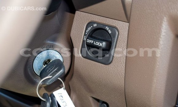 Acheter Import Voiture Toyota Land Cruiser Beige à Import - Dubai, Barh el Gazel Acheter Import Voiture Toyota Land Cruiser Beige à Import - Dubai, Barh el Gazel