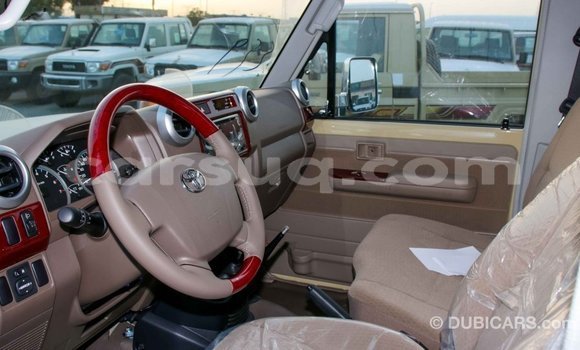 Acheter Import Voiture Toyota Land Cruiser Beige à Import - Dubai, Barh el Gazel Acheter Import Voiture Toyota Land Cruiser Beige à Import - Dubai, Barh el Gazel