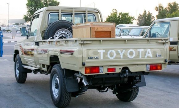 Acheter Import Voiture Toyota Land Cruiser Beige à Import - Dubai, Barh el Gazel Acheter Import Voiture Toyota Land Cruiser Beige à Import - Dubai, Barh el Gazel