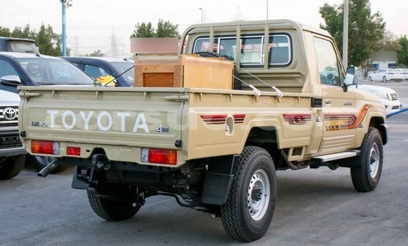 Acheter Import Voiture Toyota Land Cruiser Beige à Import - Dubai, Barh el Gazel Acheter Import Voiture Toyota Land Cruiser Beige à Import - Dubai, Barh el Gazel