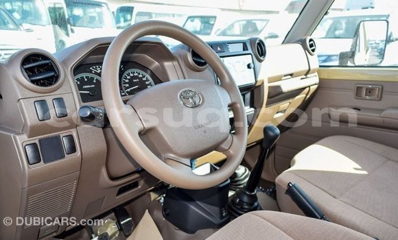 Acheter Import Voiture Toyota Land Cruiser Beige à Import - Dubai, Barh el Gazel Acheter Import Voiture Toyota Land Cruiser Beige à Import - Dubai, Barh el Gazel