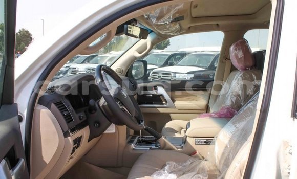 Buy Import Toyota Land Cruiser White Car in Import - Dubai in Barh el Gazel Buy Import Toyota Land Cruiser White Car in Import - Dubai in Barh el Gazel