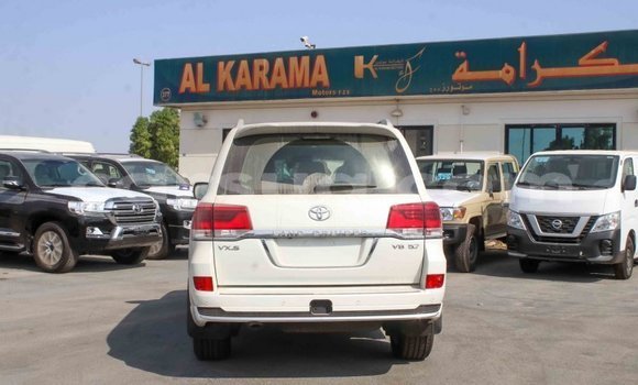 Buy Import Toyota Land Cruiser White Car in Import - Dubai in Barh el Gazel Buy Import Toyota Land Cruiser White Car in Import - Dubai in Barh el Gazel