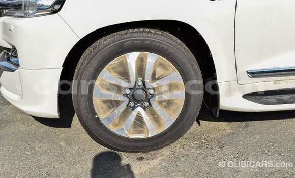 Acheter Import Voiture Toyota Land Cruiser Blanc à Import - Dubai, Barh el Gazel Acheter Import Voiture Toyota Land Cruiser Blanc à Import - Dubai, Barh el Gazel