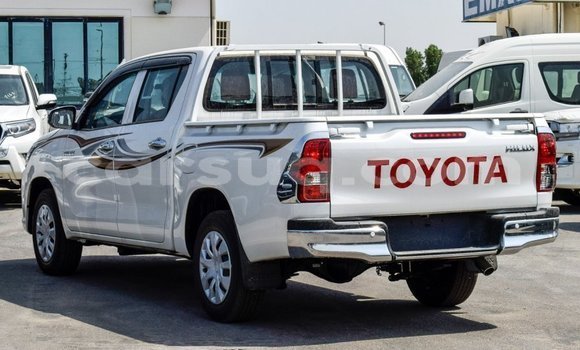 Buy Import Toyota Hilux White Car in Import - Dubai in Barh el Gazel Buy Import Toyota Hilux White Car in Import - Dubai in Barh el Gazel