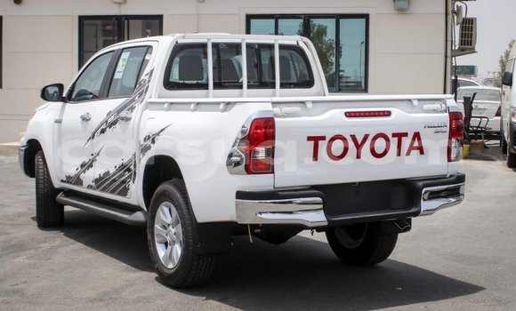 Buy Import Toyota Hilux White Car in Import - Dubai in Barh el Gazel Buy Import Toyota Hilux White Car in Import - Dubai in Barh el Gazel