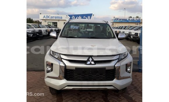 Buy Import Mitsubishi L200 White Car in Import - Dubai in Barh el Gazel Buy Import Mitsubishi L200 White Car in Import - Dubai in Barh el Gazel