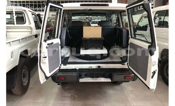 Buy Import Toyota Land Cruiser White Car in Import - Dubai in Barh el Gazel Buy Import Toyota Land Cruiser White Car in Import - Dubai in Barh el Gazel