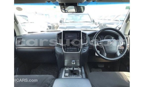 Buy Import Toyota Land Cruiser White Car in Import - Dubai in Barh el Gazel Buy Import Toyota Land Cruiser White Car in Import - Dubai in Barh el Gazel