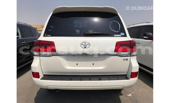 Buy Import Toyota Land Cruiser White Car in Import - Dubai in Barh el Gazel Buy Import Toyota Land Cruiser White Car in Import - Dubai in Barh el Gazel
