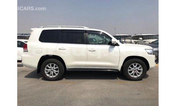 Buy Import Toyota Land Cruiser White Car in Import - Dubai in Barh el Gazel Buy Import Toyota Land Cruiser White Car in Import - Dubai in Barh el Gazel