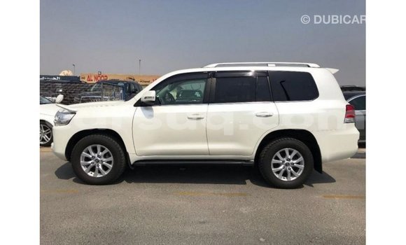 Buy Import Toyota Land Cruiser White Car in Import - Dubai in Barh el Gazel Buy Import Toyota Land Cruiser White Car in Import - Dubai in Barh el Gazel